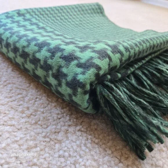 NWT Adrienne Vittadini Wool Cashmere Green Houndstooth Fringe Scarf - Picture 1 of 9